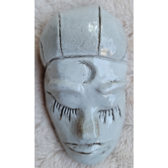 Red clay with white glaze pottery face - Picture 6 of 16
